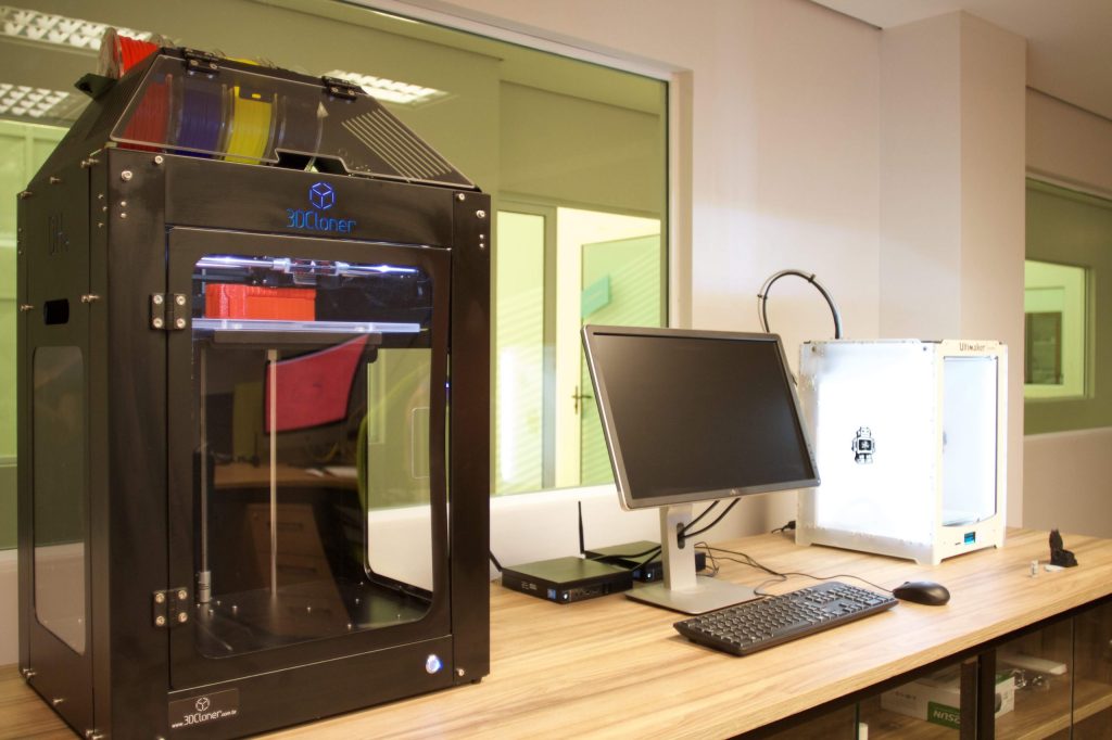 Laboratórios: Impressão 3D e Recorte Eletrônico
